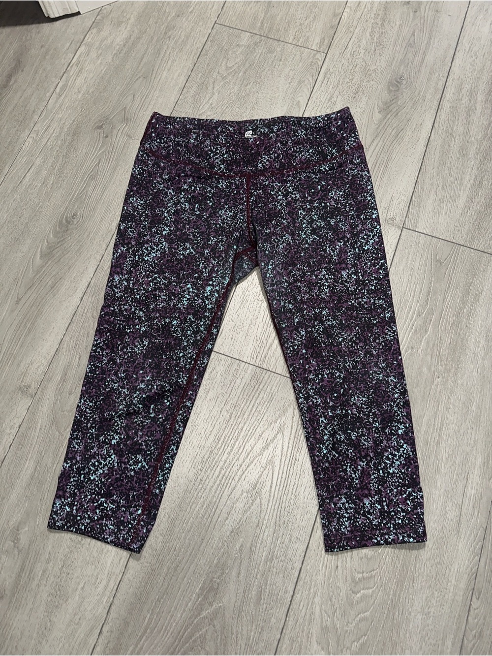 Roadrunner sports legging Purple Speckled Capris Leggings size medium
